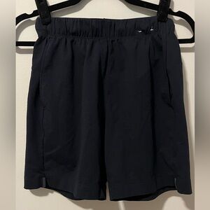 Navy Uniqlo shorts 💙